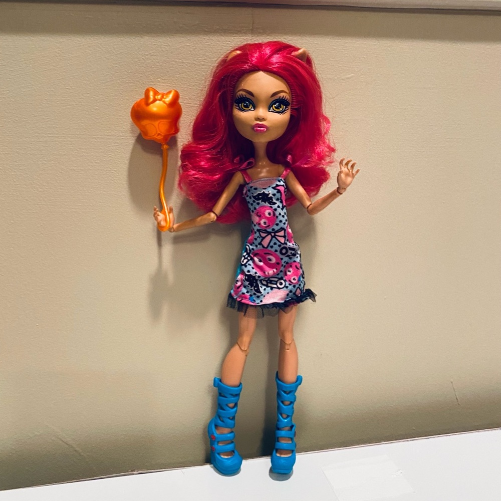 Monster High Ghoul Fair Howleen Wolf Doll